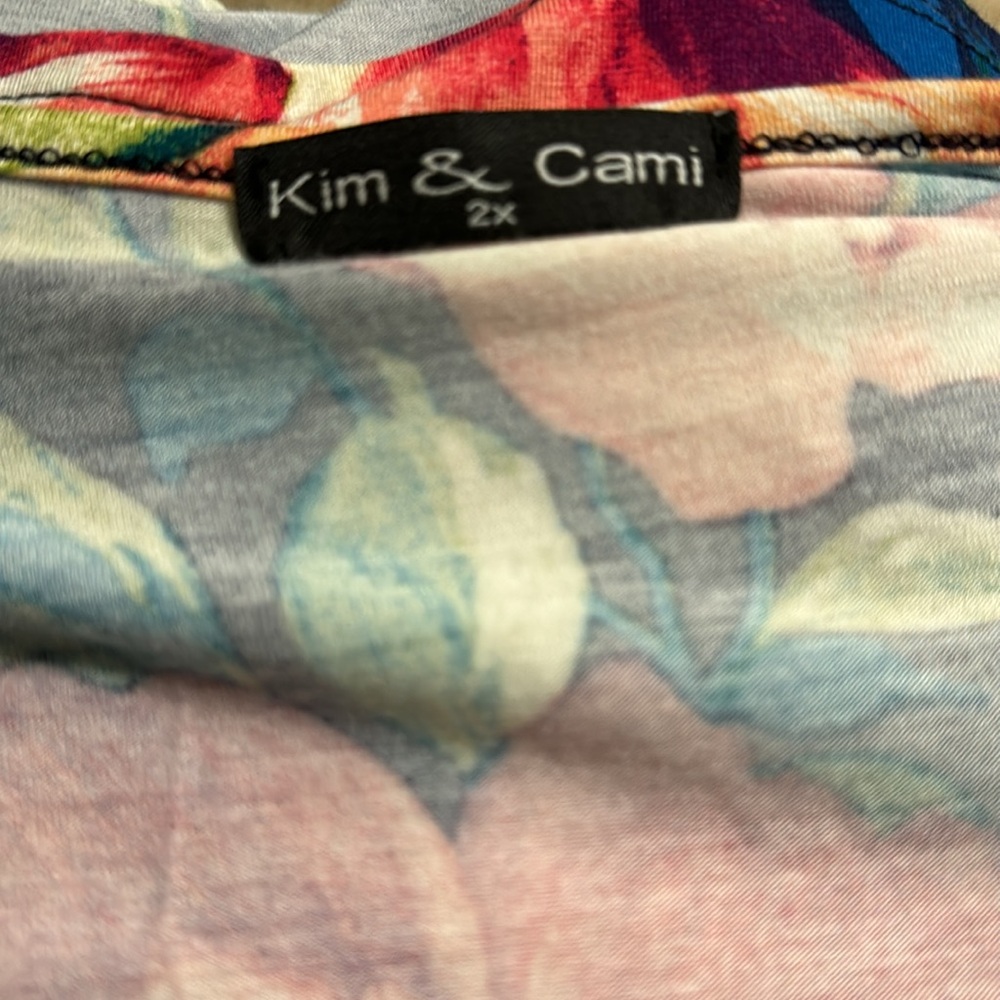 Kim & Cami floral blouse, in navy pink and green - Picture 4 of 5